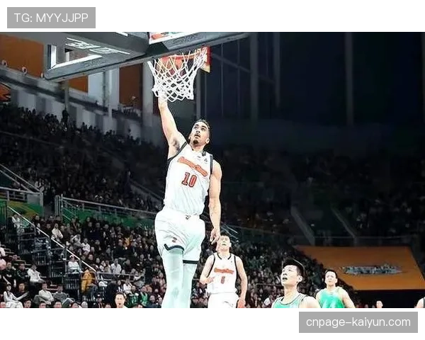 深圳队主场107-97爆冷击败上海队 史密斯38分引领团队篮球战术